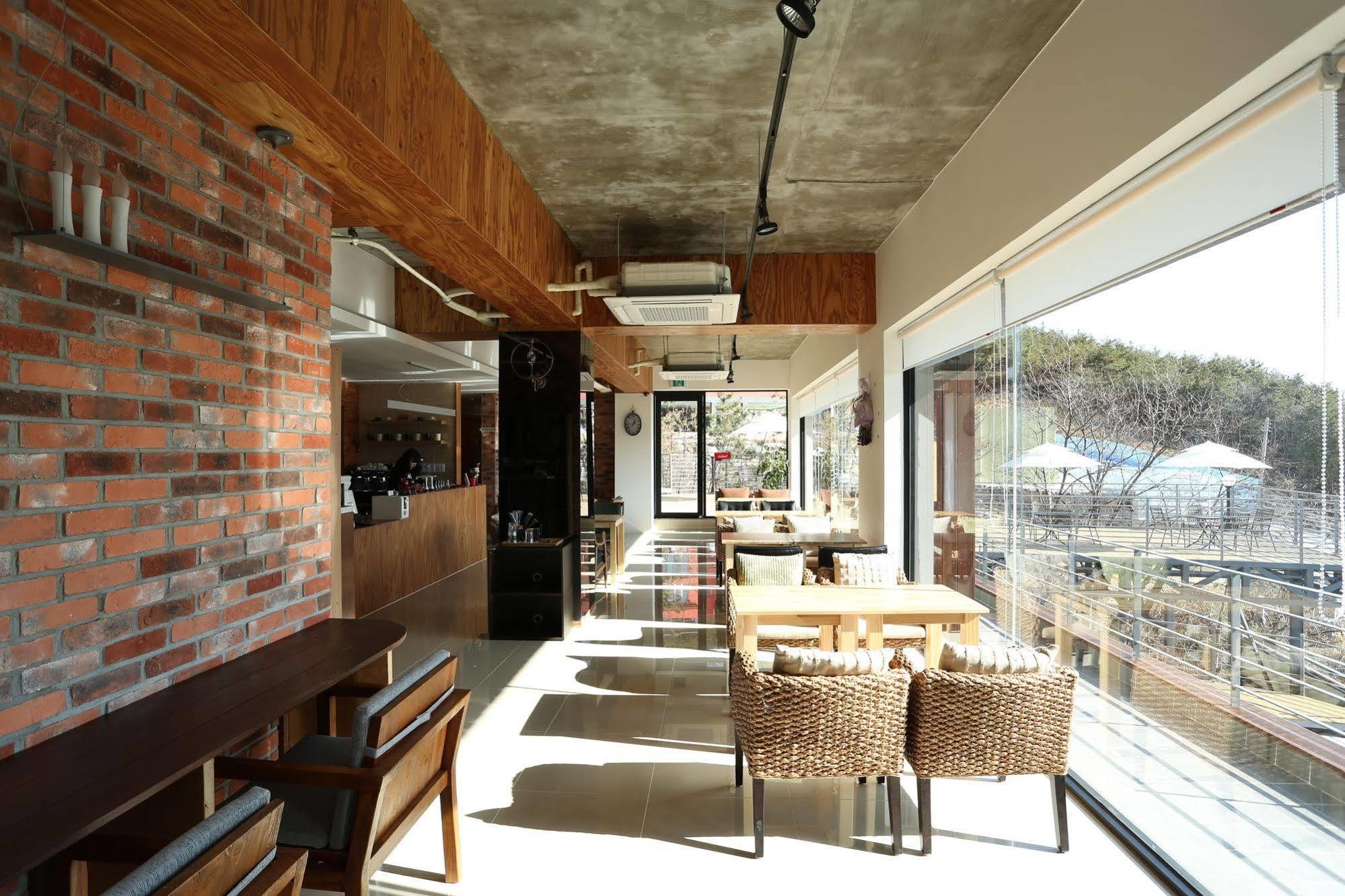 גאוז'ה Radiance Tourist Hotel מראה חיצוני תמונה